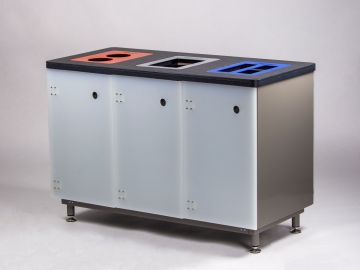 3-Fraktions-Möbel auf Füßen, 3x 60-Liter