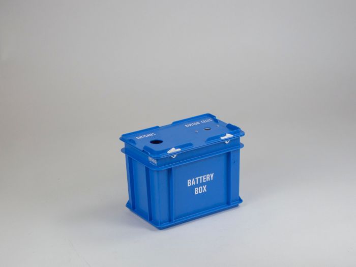 Batterybox 9 liters, two holes, English version