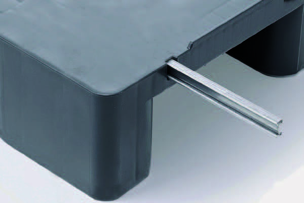 Palette plastique avec renforcement acier Palette plastique avec renforcement acier